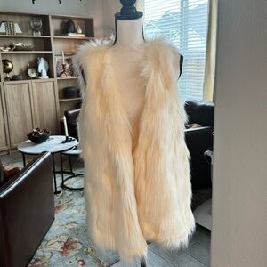 Kenzie Faux Fur Vest. New With Tag. Women’s Sz Medium.